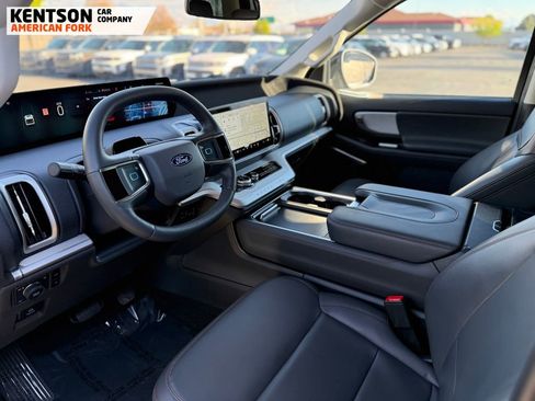 Used 2025 Ford Expedition Active AWD/4WD image 38