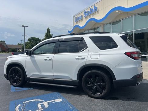 Certified 2025 Honda Pilot Black Edition image 13