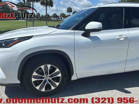 Used 2022 Toyota Highlander XLE FWD image 4