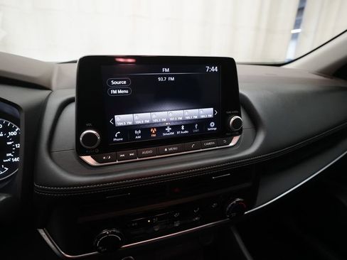 Used 2023 Nissan Rogue S AWD/4WD image 6