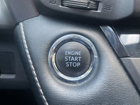 Used 2018 Toyota RAV4 XLE AWD/4WD image 32