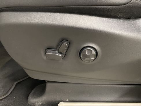 Used 2024 Chrysler Pacifica Touring-L FWD image 14