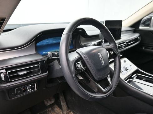 Used 2023 Lincoln Aviator AWD w/ Premium Package image 19