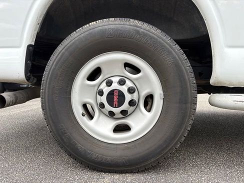 Used 2024 GMC Savana 2500 w/ Driver Convenience Package RWD image 20