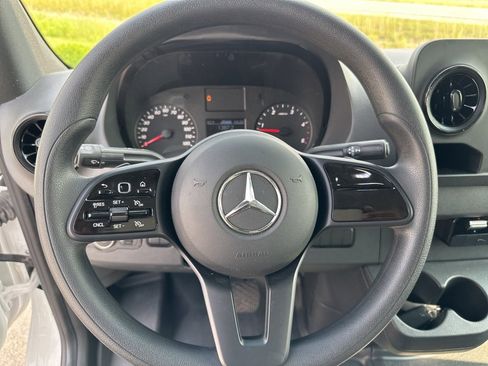 Used 2022 Mercedes-Benz Sprinter 3500 image 33