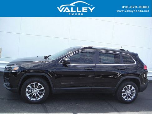 Used 2019 Jeep Cherokee Latitude Plus w/ Cold Weather Group AWD/4WD image 2