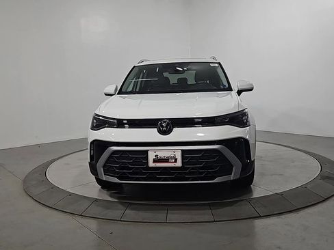 New 2026 Volkswagen Taos SE FWD image 8