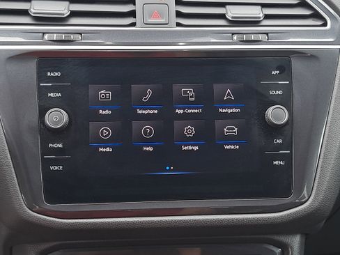 Used 2024 Volkswagen Tiguan SE FWD image 22