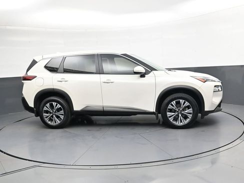 Used 2023 Nissan Rogue SV FWD image 3