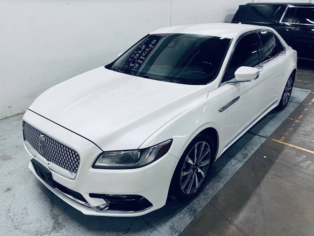 Used 2019 Lincoln Continental Premiere FWD image 3
