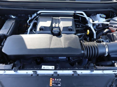 Used 2025 Chevrolet Colorado Z71 AWD/4WD image 41