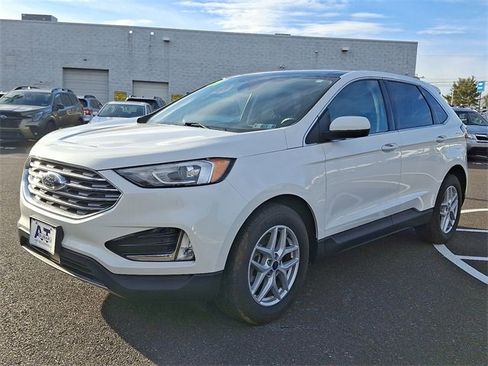 Used 2021 Ford Edge SEL w/ Convenience Package image 3