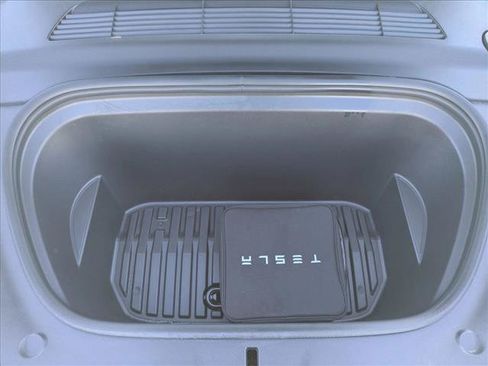 Used 2024 Tesla Model Y Long Range AWD/4WD image 23