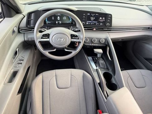 Used 2024 Hyundai Elantra SE FWD image 12