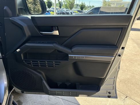 Certified 2025 Toyota Tacoma TRD Off-Road AWD/4WD image 27