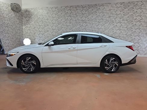 Used 2025 Hyundai Elantra SEL FWD image 4