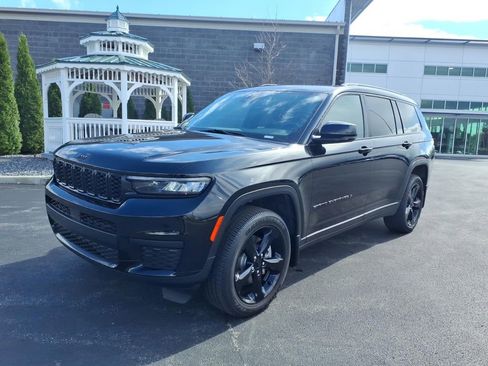 Used 2024 Jeep Grand Cherokee L Altitude AWD/4WD image 2
