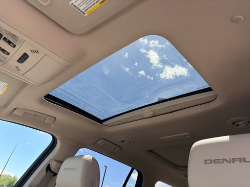 Used 2021 GMC Acadia Denali w/ Denali Ultimate Package AWD/4WD image 36