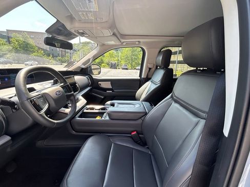 Used 2025 Ford Expedition Active AWD/4WD image 14