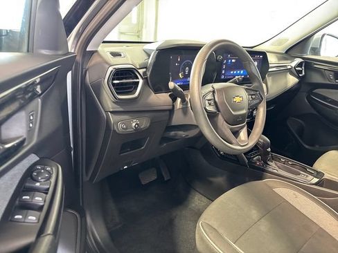 Used 2025 Chevrolet TrailBlazer LT AWD/4WD image 6