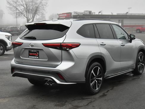 Used 2022 Toyota Highlander XSE image 8
