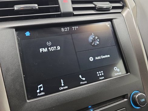 Used 2017 Ford Fusion SE w/ Fusion SE Technology Package FWD image 22