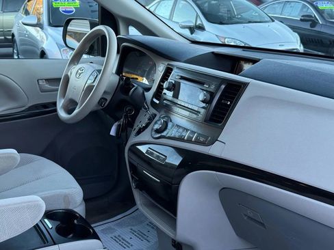 Used 2013 Toyota Sienna LE FWD image 52