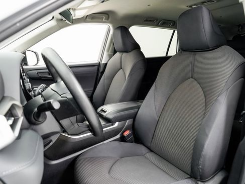 Used 2022 Toyota Highlander L image 5