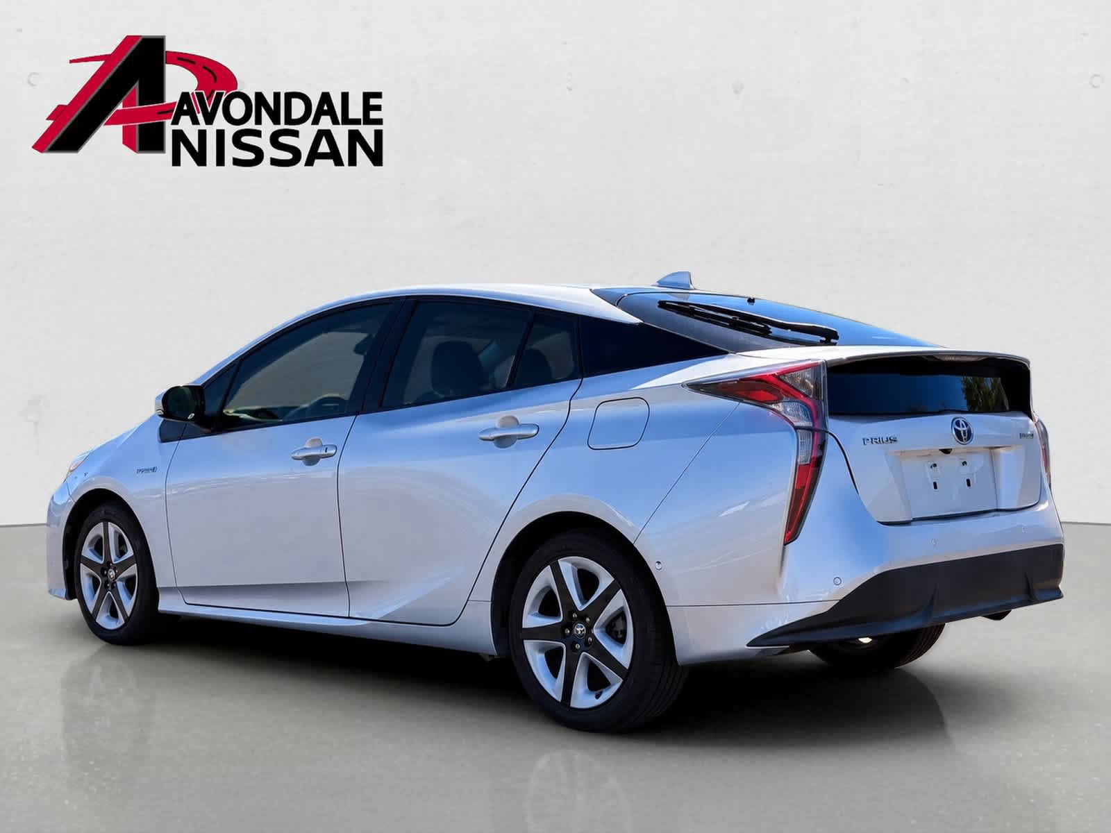 Used 2017 Toyota Prius Three Touring FWD image 2