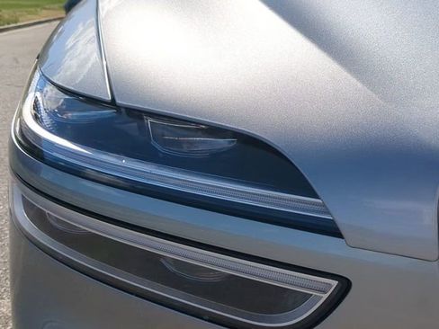 Used 2024 Genesis GV70 2.5T w/ Advanced Package image 9