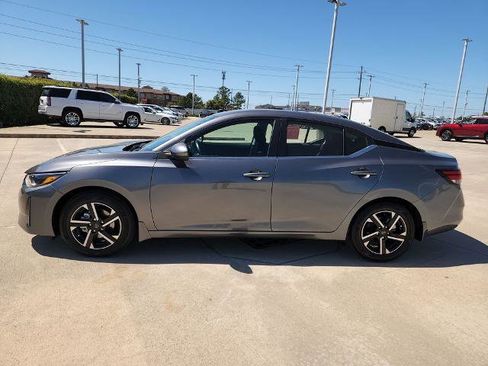 Certified 2025 Nissan Sentra SV image 8
