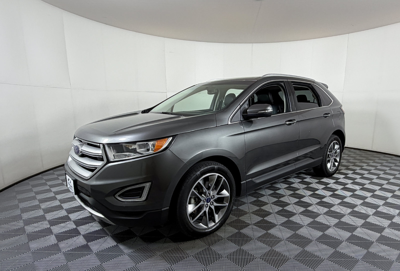 Used 2016 Ford Edge Titanium w/ Technology Package FWD image 2