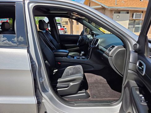Used 2018 Jeep Grand Cherokee Altitude RWD image 53
