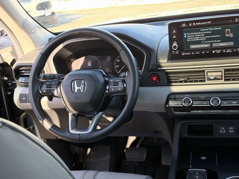Used 2025 Honda Pilot Touring image 19