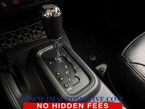 Used 2016 Jeep Wrangler Unlimited Sahara image 31