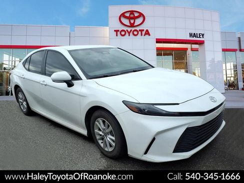 Certified 2025 Toyota Camry LE image 1