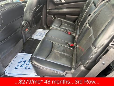 Used 2017 Nissan Pathfinder Platinum image 11