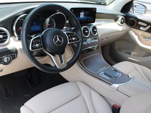 Used 2022 Mercedes-Benz GLC 300 w/ Premium Package Lite image 9