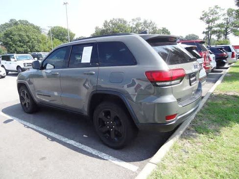 Used 2019 Jeep Grand Cherokee Laredo RWD image 6