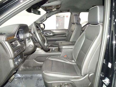 Used 2024 Chevrolet Suburban Premier image 10