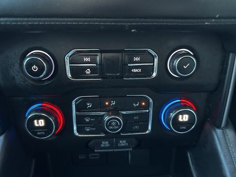Used 2023 Chevrolet Suburban LS image 24
