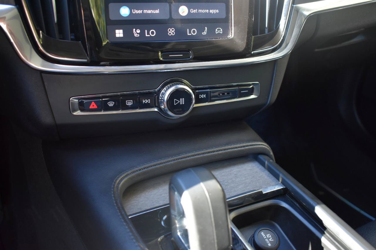 Used 2023 Volvo S90 B6 Plus AWD/4WD image 35