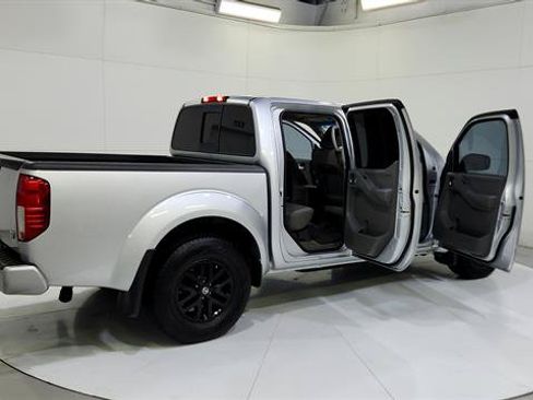 Used 2014 Nissan Frontier SV RWD image 32