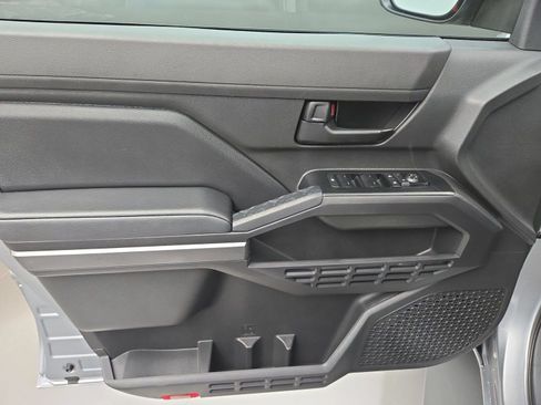 Certified 2025 Toyota Tacoma SR5 AWD/4WD image 16