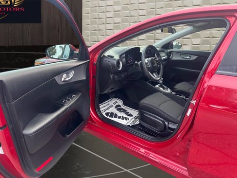 Used 2023 Kia Forte LXS FWD image 9