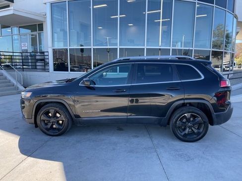 Used 2019 Jeep Cherokee Limited w/ Luxury Group FWD image 4
