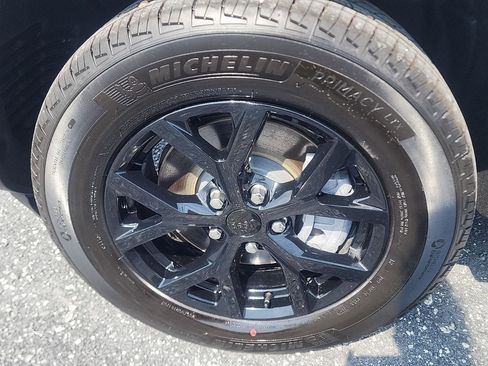 New 2025 Jeep Grand Cherokee L Altitude image 9