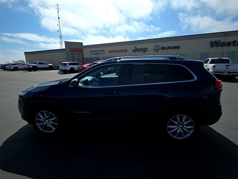Used 2018 Jeep Cherokee Limited AWD/4WD image 8