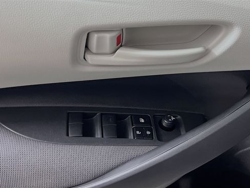 Used 2025 Toyota Corolla LE w/ LE Premium Package FWD image 17