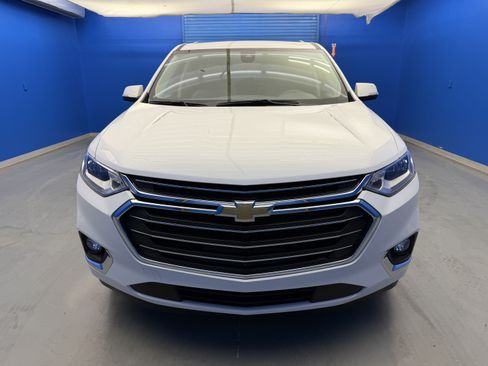 Used 2018 Chevrolet Traverse Premier w/ Driver Confidence II Package FWD image 3